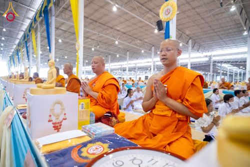 ภาพ No.59962:พิธีเจริญพระพุทธมนต์ "ฉลองอายุวัฒนมงคล 80 ปี หลวงพ่อธัมมชโย" พิธีถวายไทยธรรม คณะสงฆ์ 10,000 กว่าวัดทั่วประเทศ ในวันคุ้มครองโลก วันจันทร์ที่ 22 เมษายน พ.ศ. 2567 ณ สภาธรรมกายสากล วัดพระธรรมกาย จ.ปทุมธานี