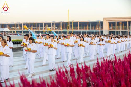 ภาพ No.276625:วันเสาร์ที่ 6 ธันวาคม  พ.ศ. 2568 พิธีเวียนประทักษิณและพิธีวันทาเจดีย์ โครงการอุปสมบทบูชาธรรมมหาปูชนียาจารย์ ประจำปี พ.ศ.2568 โครงการบวชพระนานาชาติ AEC และ WAB รุ่น CEO (นักบริหาร) รุ่นที่ 5 ณ มหาธรรมกายเจดีย์ วัดพระธรรมกาย