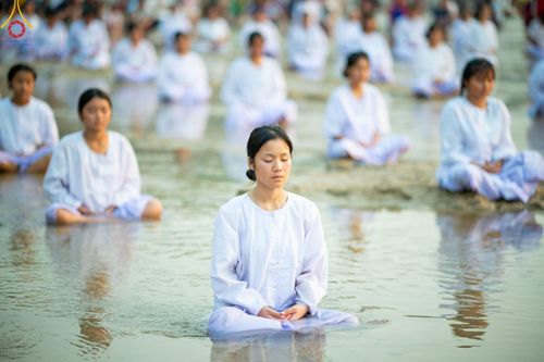 ภาพ No.63290:Photo Story  มหัศจรรย์วัดดงดินแดง Episode 1  พิธีปลงผมนาคธรรมทายาท  ในโครงการบรรพชาอุปสมบทหมู่ ฟื้นฟูพระพุทธศาสนาทั่วไทย วัดดงดินแดง ณ ลำน้ำแม่ตื่น อ.อมก๋อย จ.เชียงใหม่ วันที่ 2 เมษายน พ.ศ. 2567