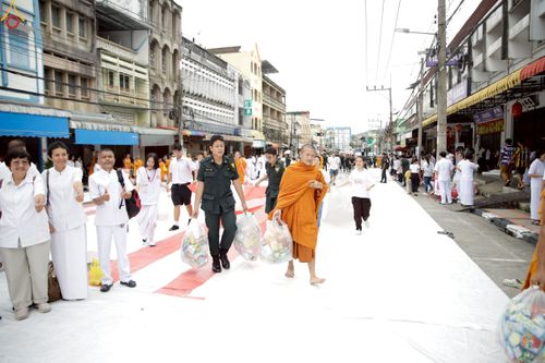 ภาพ No.245838:วันที่ 13-14 กันยายน พ.ศ. 2568 เจ้าหน้าที่ทุกสถานะ ทุกส่วนงาน ร่วมแรงร่วมใจ ปฏิบัติหน้าที่ เตรียมงาน เก็บงาน ตักบาตรพระ 555 รูป อ.เบตง จยะลา