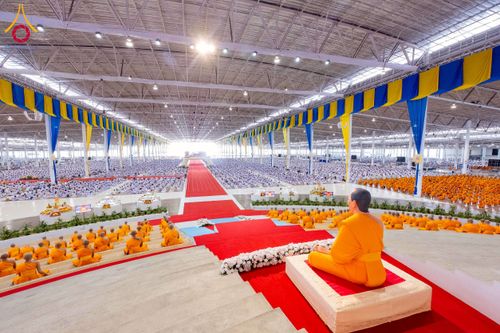 ภาพ No.264317:วันอาทิตย์ที่ 2 พฤศจิกายน พ.ศ. 2568 พิธีบูชาข้าวพระ ณ สภาธรรมกายสากล วัดพระธรรมกาย