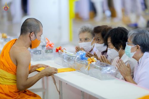 ภาพ No.76654:พิธีถวายโคมมาฆประทีป น้อมถวายเป็นพุทธบูชา แด่คณะพระภิกษุ สามเณร วัดพระธรรมกาย วันที่ 25 กุมภาพันธ์ พ.ศ. 2566