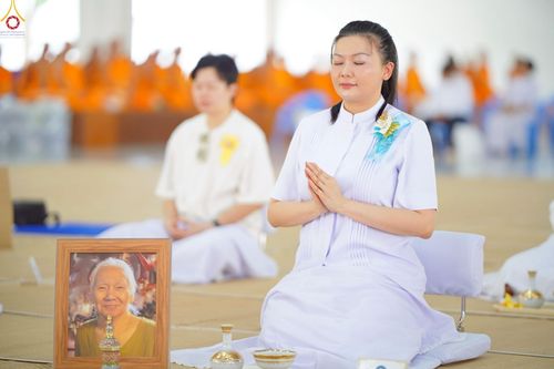 ภาพ No.248539:วันที่ 27 กันยายน พ.ศ. 2568 พิธีถวายเมนูสวรรค์เพื่อการบรรลุธรรม ณ หอฉันคุณยายอาจารย์ฯ วัดพระธรรมกาย