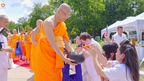 ภาพ No.234615:วันอาทิตย์ที่ 20 กรกฎาคม  พ.ศ.2568 พิธีทอดผ้าป่าภาคพื้นอเมริกา พิธีเจริญพระพุทธมนต์ ฉลองอาคารแก้วธรรมชัยรัตนอนันต์ วัดพระธรรมกายเทนเนสซี ประเทศสหรัฐอเมริกา