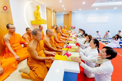 ภาพ No.233299:วันอาทิตย์ที่ 6 กรกฎาคม พ.ศ. 2568 พิธีถวายมหาสังฆทานแด่คณะสงฆ์ทั่วโลกและพิธีตักบาตรเนื่องในวันเข้าพรรษา  ณ วัดพุทธเคปทาวน์ ประเทศแอฟริกาใต้