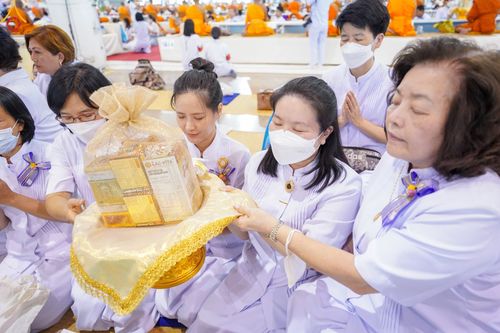 ภาพ No.85378:พิธีถวายมหาสังฆทานคณะสงฆ์ 2000 กว่าวัดทั่วประเทศปีที่ 23, พิธีถวายไทยธรรมคณะสงฆ์ 323 วัด 4 จังหวัดชายแดนภาคใต้, พิธีมอบปัจจัยช่วยเหลือครู 4 จังหวัดชายแดนภาคใต้ ณ สภาธรรมกายสากล วัดพระธรรมกาย ในวันสมาธิโลก อาทิตย์ที่ 6 สิงหาคม พ.ศ. 2566