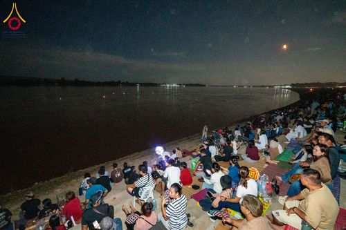 ภาพ No.162287:พิธีจุดประทีปโคมลาน ถวายเป็นพุทธบูชา สร้างความสว่างไสวให้กับแผ่นดินด้วยแสงธรรม วันพฤหัสบดีที่ 17 ตุลาคม พ.ศ. 2567 ณ พุทธอุทยานนานาชาติ จังหวัดหนองคาย