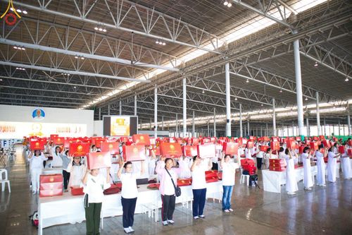 ภาพ No.210889:วันที่ 15 มีนาคม พ.ศ. 2568  บุญบรรจุกล่องไทยธรรม เพื่อถวายแด่พระสังฆาธิการ 40,000 กว่าวัดทั่วไทย ในวันคุ้มครองโลก 22 เมษายน พ.ศ. 2568