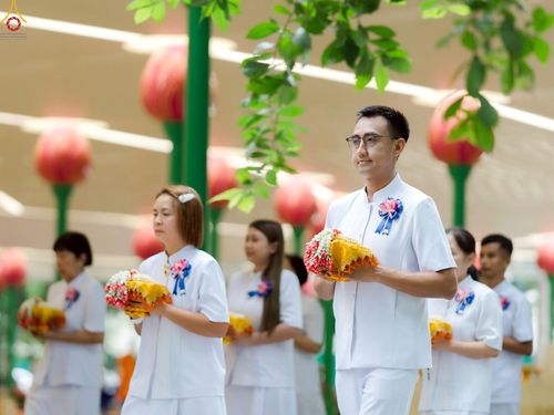 ภาพ No.227377:วันเสาร์ที่ 31 พฤษภาคม พ.ศ. 2568 พิธีเวียนประทักษิณรอบพระอุโบสถ ในพิธีอุปสมบท สามเณรเตรียม DCI รุ่นที่ 22 ณ อุโบสถพระไตรปิฎก วัดพระธรรมกาย