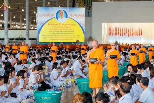 ภาพ No.136579:พิธีตักบาตร พิธีบูชาข้าวพระ ในวันอาทิตย์ต้นเดือนที่ 5 พฤษภาคม พ.ศ. 2567 ณ วัดพระธรรมกาย จ.ปทุมธานี