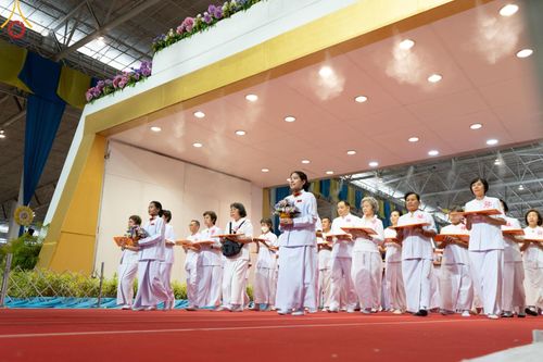 ภาพ No.150111:พิธีทอดผ้าป่าสมทบกฐินวัดพระธรรมกาย และสมทบกฐิน 30,000 วัดทั่วไทย ครั้งที่ 1 เนื่องในวันธรรมชัย 27 สิงหาคม พ.ศ.2567 ณ สภาธรรมกายสากล วัดพระธรรมกาย