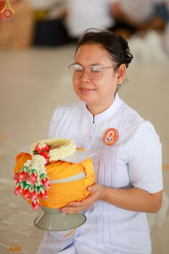 ภาพ No.133922:พิธีขอขมามอบผ้าไตร โครงการบรรพชาสามเณร ศูนย์อบรมวัดพระธรรมกาย ณ วัดพระธรรมกาย วันเสาร์ที่ 6 เมษายน พ.ศ. 2567