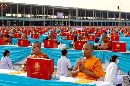 ภาพ No.219594:วันอังคารที่ 22 เมษายน พ.ศ. 2568 พิธีถวายมหาสังฆทานคณะสงฆ์ 40,000 กว่าวัดทั่วประเทศ เนื่องในวันคุ้มครองโลก ณ วัดพระธรรมกาย จ.ปทุมธานี