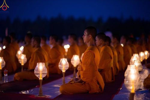 ภาพ No.200622:พิธีจุดประทีปถวายเป็นพุทธบูชา และบูชาธรรมมหาปูชนียาจารย์ ณ อนุสรณ์สถานบางปลา วัดบางปลา อำเภอบางเลน จังหวัดนครปฐม ในโครงการธรรมยาตรา กตัญญูบูชา มหาปูชนียาจารย์ พระมงคลเทพมุนี(สด จนฺทสโร) พระผู้ปราบมาร อนุสรณ์สถาน 7 แห่ง ปีที่ 13 วันที่ 23 มกราคม พ.ศ. 2568