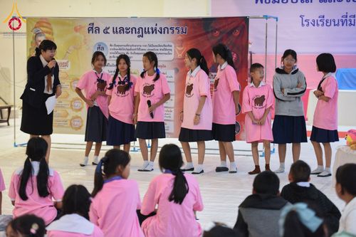 ภาพ No.184459:พิธีมอบโล่ และใบประกาศเกียรติคุณ  โครงการเจริญพระพุทธมนต์ ธัมมจักกัปปวัตตนสูตร  โรงเรียนที่มีผลการดำเนินกิจกรรมดีเด่น จังหวัดสระบุรี  หนึ่งในโครงการหมู่บ้านรักษาศีล 5  และวันรวมพลังเด็กดี V-Star  วันที่ 17 ธันวาคม พ.ศ.2567 ณ ห้างทวีกิจคอมเพล็กซ์ ชั้น 4 อ