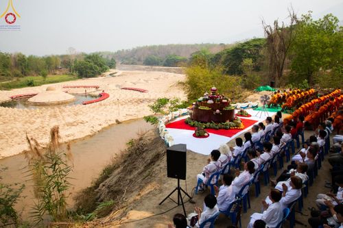 ภาพ No.139359:Photo Story  มหัศจรรย์วัดดงดินแดง Episode 7 พระภิกษุ-สามเณร ในโครงการบรรพชาอุปสมบทหมู่  กว่า 500 รูป ศีลจาริณีและสาธุชนกว่า 500 คน ร่วมพิธีบูชาข้าวพระ วัดดงดินแดง ต.ม่อนจอง อ.อมก๋อย จ.เชียงใหม่ วันอาทิตย์ที่ 7 เมษายน พ.ศ.2567