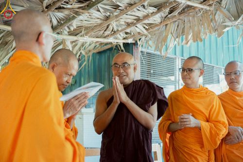 ภาพ No.220320:วันที่ 17 เมษายน พ.ศ. 2568 ผู้แทนวัดพระธรรมกาย ลงพื้นที่เยียวยา ซับน้ำตาเหยื่อแผ่นดินไหวมัณฑะเลย์