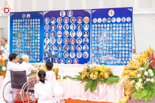 ภาพ No.238837:วันเสาร์ที่ 16 สิงหาคม พ.ศ. 2568 งานบุญประจำปี ครั้งที่ 20 พิธีทักษิณานุปทานแด่บรรพชน ตระกูลผ่องสวัสดิ์และหมู่ญาติที่ล่วงลับไปแล้ว ณ พระมหาเจดีย์ทัตตชีโว ศูนย์อบรมเยาวชนกาญจนบุรี