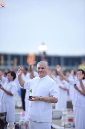 ภาพ No.252908:วันที่ 10 ตุลาคม พ.ศ. 2568 พิธีปลูกต้นทรัพย์บานชื่น ณ ลานธรรม วัดพระธรรมกาย