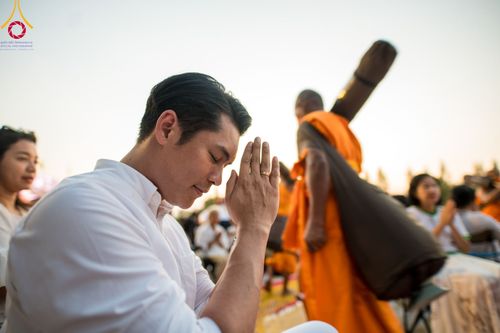 ภาพ No.107980:พิธีต้อนรับพระธรรมยาตรา ในโครงการธรรมยาตรากตัญญูบูชา มหาปูชนียาจารย์ พระมงคลเทพมุนี(สด จนฺทสโร) พระผู้ปราบมาร อนุสรณ์สถาน 7 แห่ง ปีที่ 12 วันที่ 7 มกราคม พ.ศ. 2567 ณ อนุสรณ์สถานคลองบางนางแท่น  อ.สามพราน จ.นครปฐม