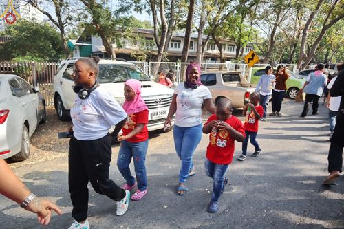ภาพ No.193984:วัดพระธรรมกาย จัดงานวันเด็กแห่งชาติ ประจำปี พ.ศ.2568 ออกร้านอาหาร 200 ร้าน มอบของขวัญหลายหมื่นชิ้น วันที่ 12 มกราคม พ.ศ. 2568 วัดพระธรรมกาย อ.คลองหลวง จ.ปทุมธานี
