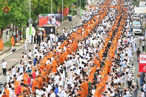 ภาพ No.210396:วันอาทิตย์ที่ 9 มีนาคม พ.ศ. 2568 พ่อเมืองโคราชจัดตักบาตรพระหมื่น ทำบุญเมือง 557 ปี