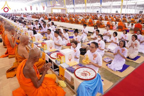 ภาพ No.60063:พิธีเจริญพระพุทธมนต์ "ฉลองอายุวัฒนมงคล 80 ปี หลวงพ่อธัมมชโย" พิธีถวายไทยธรรม คณะสงฆ์ 10,000 กว่าวัดทั่วประเทศ ในวันคุ้มครองโลก วันจันทร์ที่ 22 เมษายน พ.ศ. 2567 ณ สภาธรรมกายสากล วัดพระธรรมกาย จ.ปทุมธานี