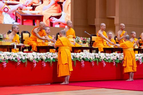 ภาพ No.272990:วันอาทิตย์ที่ 23 พฤศจิกายน พ.ศ.2568 พิธีมุทิตาสักการะ พระมหาเถระและพระเถระ ประจำปีพุทธศักราช 2568 ณ ห้องแก้วสารพัดนึก 2 สภาธรรมกายสากล  วัดพระธรรมกาย