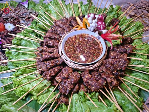 ภาพ No.202802:พิธีถวายภัตตาหารเป็นสังฆทาน แด่พระธรรมยาตรา ณ วัดพระธรรมกาย ตำบลคลองสาม อำเภอคลองหลวง จังหวัดปทุมธานี ในโครงการธรรมยาตรา กตัญญูบูชา มหาปูชนียาจารย์ พระมงคลเทพมุนี(สด จนฺทสโร) พระผู้ปราบมาร อนุสรณ์สถาน 7 แห่ง ปีที่ 13 วันที่ 28 มกราคม พ.ศ. 2568