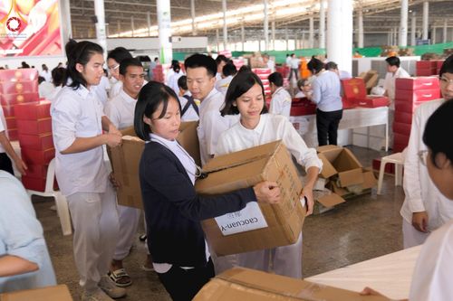 ภาพ No.212144:วันจันทร์ที่ 17 มีนาคม พ.ศ. 2568 บุญบรรจุกล่องไทยธรรม เพื่อถวายแด่พระสังฆาธิการ 40,000 กว่าวัดทั่วไทย ในวันคุ้มครองโลก 22 เมษายน พ.ศ. 2568 ณ บ้านแก้วเรือนทองคุณยายฯ วัดพระธรรมกาย