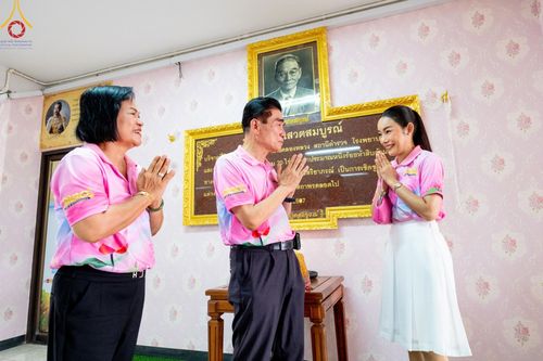 ภาพ No.150920:พิธีเจริญพระพุทธมนต์ และทำบุญตักบาตรแด่คณะสงฆ์ จำนวน 121 รูป เนื่องในโอกาสฉลองครบรอบ 120 ปี อำเภอคลองหลวง จังหวัดปทุมธานี เพื่อถวายเป็นพุทธบูชา ช่วยเหลือผู้ประสบความเดือดร้อนจากอุทกภัย และคณะสงฆ์ 323 วัด 4 จังหวัดชายแดนภาคใต้ วันเสาร์ที่ 31 สิงหาคม พ.ศ. 