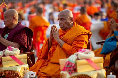 ภาพ No.221679:วันอังคารที่ 22 เมษายน พ.ศ. 2568 ภาพพิธีถวายมหาสังฆทานคณะสงฆ์ 40,000 กว่าวัดทั่วประเทศ เนื่องในวันคุ้มครองโลก ชุดที่ 2 (ปลื้มให้สมการรอคอย) ณ ลานธรรมพระมหาธรรมกายเจดีย์ วัดพระธรรมกาย