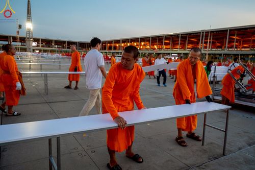 ภาพ No.219193:วันที่ 19-21 เมษายน พ.ศ. 2568 การเตรียมงานในลานธรรม , วิหารคด เพื่องานวันคุ้มครองโลก 22 เมษายน พ.ศ. 2568