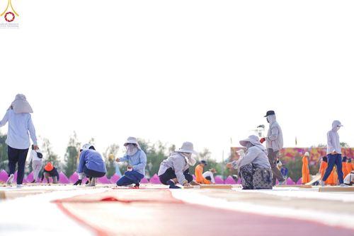 ภาพ No.117864:V.17 สำเร็จๆ การเตรียมงาน เก็บงาน การรับบุญของเจ้าหน้าที่หน่วยงานต่างๆ เพื่อโครงการธรรมยาตรา กตัญญูบูชามหาปูชนียาจารย์ พระมงคลเทพมุนี (สด จนฺทสโร) พระผู้ปราบมาร อนุสรณ์สถาน 7 แห่ง ปีที่ 12 ระหว่างวันที่ 2 - 31 มกราคม พ.ศ.2567