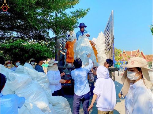 ภาพ No.112571:V.11 สามารถ การเตรียมงาน เก็บงาน การรับบุญของเจ้าหน้าที่หน่วยงานต่างๆ เพื่อโครงการธรรมยาตรา กตัญญูบูชา มหาปูชนียาจารย์ พระมงคลเทพมุนี (สด จนฺทสโร) พระผู้ปราบมาร อนุสรณ์สถาน 7 แห่ง ปีที่ 12 ระหว่างวันที่ 2 - 31 มกราคม พ.ศ.2567