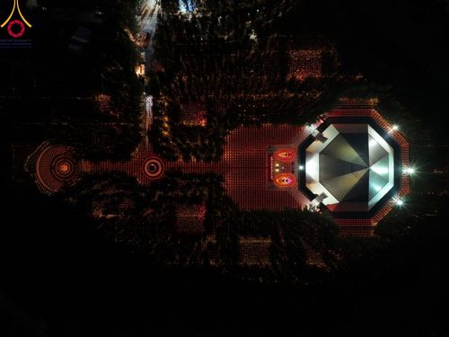 ภาพ No.107236:พิธีจุดประทีปถวายเป็นพุทธบูชา และบูชาธรรมมหาปูชนียาจารย์ ในโครงการธรรมยาตรากตัญญูบูชา มหาปูชนียาจารย์ พระมงคลเทพมุนี(สด จนฺทสโร) พระผู้ปราบมาร  อนุสรณ์สถาน 7 แห่ง ปีที่ 12  วันที่ 6 มกราคม พ.ศ. 2567 ณ อนุสรณ์สถานมหาวิหารพระมงคลเทพมุนี อ.สองพี่น้อง จ.สุพร