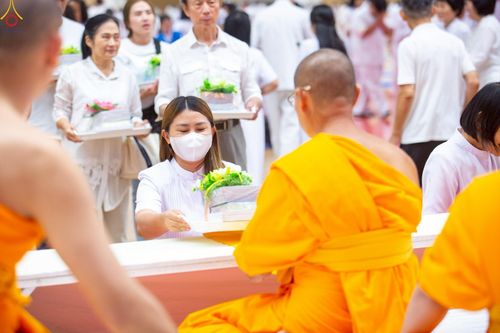 ภาพ No.225465:วันอาทิตย์ที่ 18 พฤษภาคม พ.ศ. 2568 พิธีร่วมบุญการศึกษา พระภิกษุ สามเณร ณ ห้องแก้วสารพัดนึก 2 วัดพระธรรมกาย