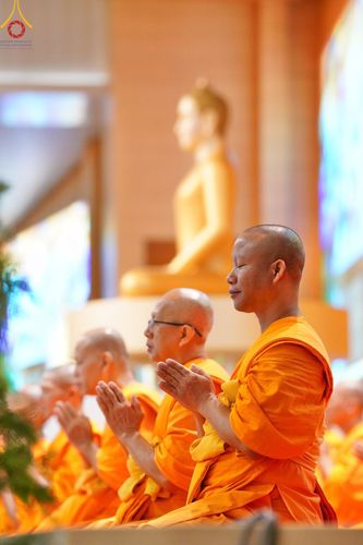 ภาพ No.167611:พิธีตักบาตรและพิธีบูชาข้าวพระ ในวันอาทิตย์ที่ 3 พฤศจิกายน พ.ศ. 2567 ณ วัดพระธรรมกาย