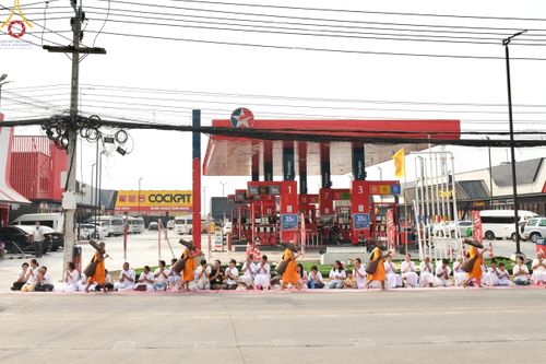 ภาพ No.120134:พิธีต้อนรับพระธรรมยาตรา ในโครงการธรรมยาตรา กตัญญูบูชา มหาปูชนียาจารย์ พระมงคลเทพมุนี(สด จนฺทสโร) พระผู้ปราบมาร อนุสรณ์สถาน 7 แห่ง ปีที่ 12 วันที่ 28 มกราคม พ.ศ. 2567 ณ วัดพระธรรมกาย จ.ปทุมธานี