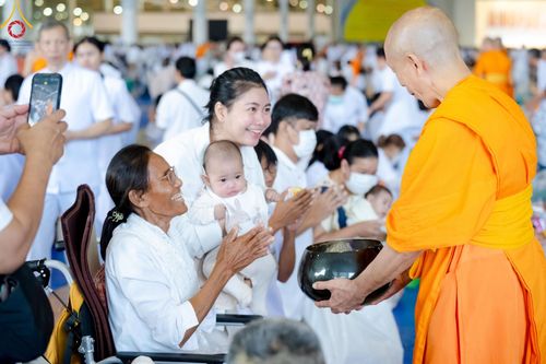 ภาพ No.207352:พิธีตักบาตร และปฏิบัติธรรมช่วงสาย ในวันมาฆบูชา วันพุธที่ 12 กุมภาพันธ์ พ.ศ. 2568 ณ วัดพระธรรมกาย จังหวัดปทุมธานี