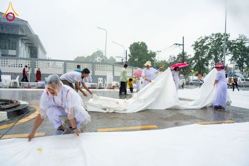 ภาพ No.226197:วันอาทิตย์ที่ 25 พฤษภาคม พ.ศ. 2568 พิธีตักบาตรพระ 1,000 รูปเมืองตรัง ครบรอบ 110 ปี เมืองทับเที่ยง ถวายเป็นพุทธบูชา ถวายเป็นพระราชกุศลแด่รัชกาลที่ 10 และอุทิศส่วนกุศลแด่อดีตเจ้าเมืองตรัง และบรรพบุรุษ ณ บริเวณหน้าศาลากลางจังหวัดตรัง ถนนพระราม 6