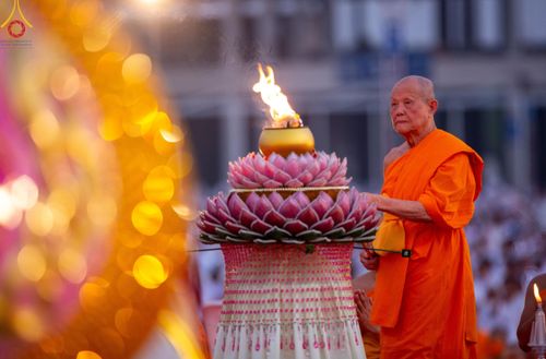 ภาพ No.122093:พิธีจุดประทีปถวายเป็นพุทธบูชา และบูชาธรรมมหาปูชนียาจารย์ พระมงคลเทพมุนี(สด จนฺทสโร) ในโครงการธรรมยาตรา กตัญญูบูชา มหาปูชนียาจารย์ พระมงคลเทพมุนี(สด จนฺทสโร) พระผู้ปราบมาร อนุสรณ์สถาน 7 แห่ง ปีที่ 12 วันที่ 31 มกราคม พ.ศ. 2567 ณ วัดพระธรรมกาย จ.ปทุมธานี