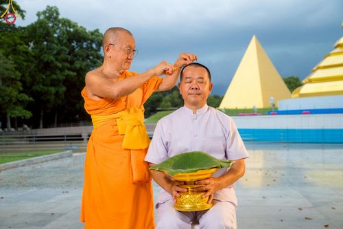 ภาพ No.223268:วันที่ 2 -10 พฤษภาคม พ.ศ. 2568 พิธีตัดปอยผม ปลงผม พิธีขอขมาลาอุปสมบทอุทิศชีวิต ของอุบาสก พิสิทธิ์ หมื่นแกล้ว  ณ วัดพระธรรมกาย