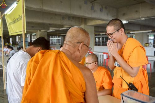 ภาพ No.225175:วันที่ 20 - 27 เมษายน พ.ศ. 2568 "ภาพแห่งความปลื้มที่ไม่มีวันจบ" คณะสงฆ์สามเณร เจ้าหน้าที่ และสาธุชน ร่วมแรงร่วมใจกันเตรียมงานและเก็บงาน เพื่อวันคุ้มครองโลก พิธีถวายมหาสังฆทานคณะสงฆ์ 40,000 กว่าวัดทั่วประเทศ