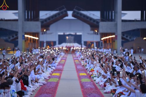 ภาพ No.120432:พิธีต้อนรับพระธรรมยาตรา ในโครงการธรรมยาตรา กตัญญูบูชา มหาปูชนียาจารย์ พระมงคลเทพมุนี(สด จนฺทสโร) พระผู้ปราบมาร อนุสรณ์สถาน 7 แห่ง ปีที่ 12 วันที่ 28 มกราคม พ.ศ. 2567 ณ วัดพระธรรมกาย จ.ปทุมธานี (ชุดที่ 2)