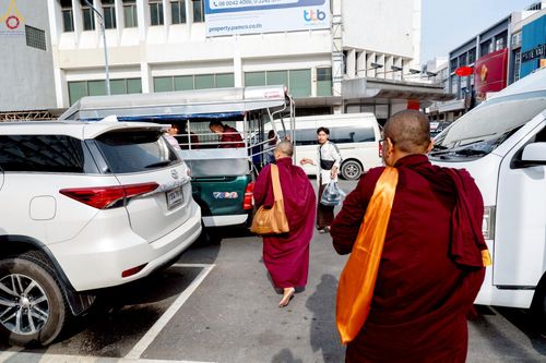 ภาพ No.237178:วันอาทิตย์ที่ 10 สิงหาคม พ.ศ. 2568 มหาสังฆทานครั้งยิ่งใหญ่ ตักบาตรพระ 10,000 รูป ถ.นิพัทธ์อุทิศ 3 ใจกลางนครหาดใหญ่ จ.สงขลา (ชุดที่ 2)