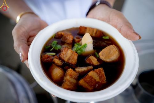 ภาพ No.159273:พิธีบูชาข้าวพระ ในวันอาทิตย์ต้นเดือน วันที่ 6 ตุลาคม พ.ศ. 2567 ณ สภาธรรมกายสากล วัดพระธรรมกาย