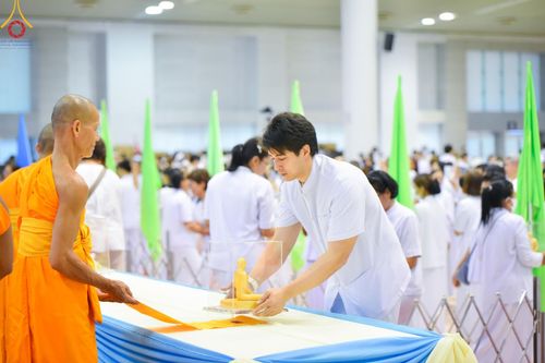 ภาพ No.159596:สัมมนาพิเศษและพิธีมอบองค์พระธรรมกาย 2,000 องค์ ณ ห้องแก้วสารพัดนึก 1 วัดพระธรรมกาย วันอาทิตย์ต้นเดือนที่ 6 ตุลาคม พ.ศ. 2567