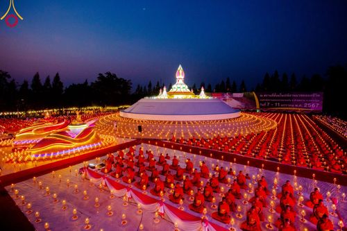 ภาพ No.109693:พิธีจุดประทีปถวายเป็นพุทธบูชา และบูชาธรรมมหาปูชนียาจารย์ วันที่ 10 มกราคม พ.ศ. 2567 ณ อนุสรณ์สถานคลองบางนางแท่น อ.สามพราน จ.นครปฐม