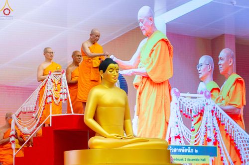 ภาพ No.84744:พิธีบรรจุพระบรมสารีริกธาตุภายในเกตุดอกบัวตูม องค์พระประธาน ณ ห้องแก้วสารพัดนึก 2 วัดพระธรรมกาย ในวันอาสาฬหบูชา อังคารที่ 1 สิงหาคม พ.ศ.2566